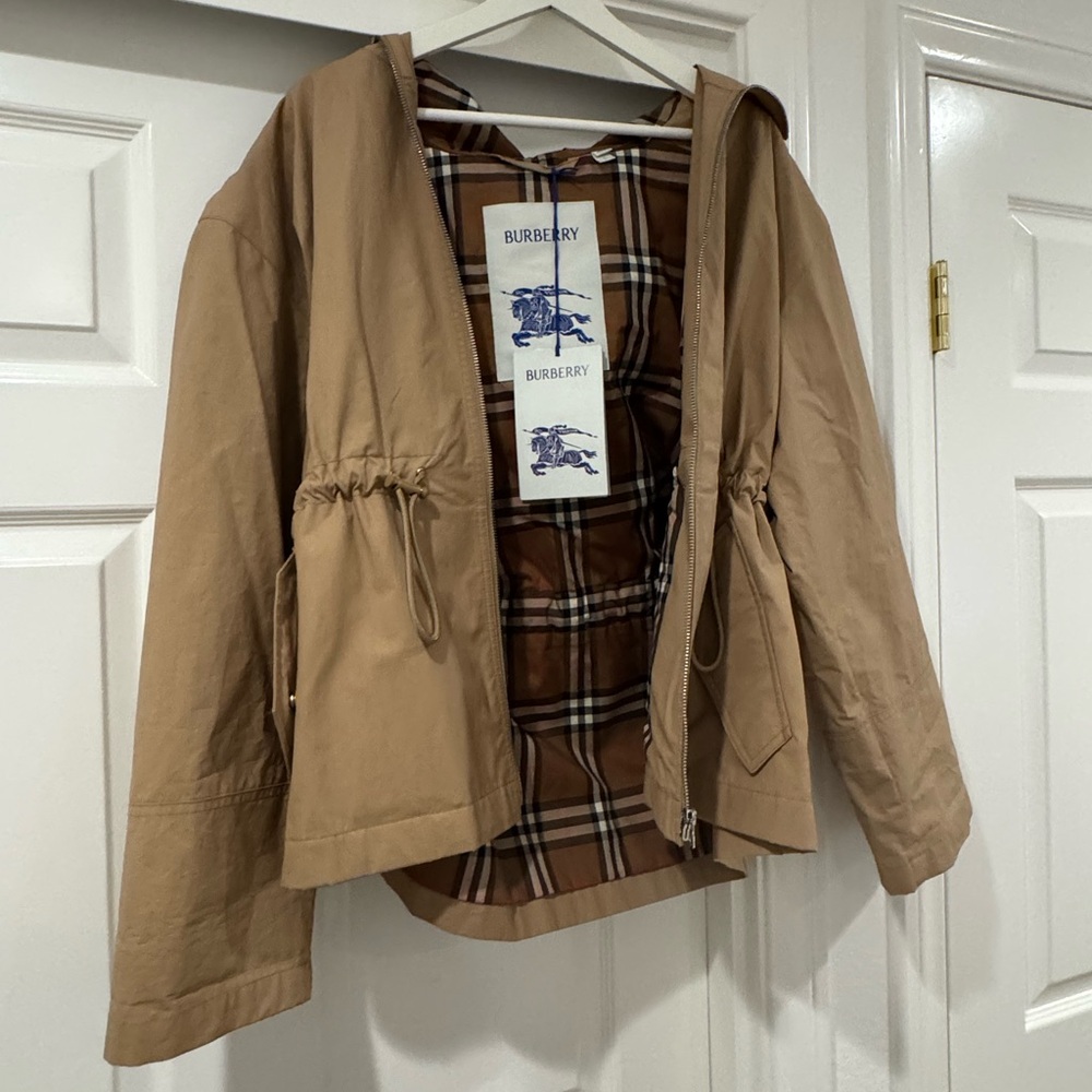 NWT Burberry Birley Check Hooded Jacket in Archive Beige.